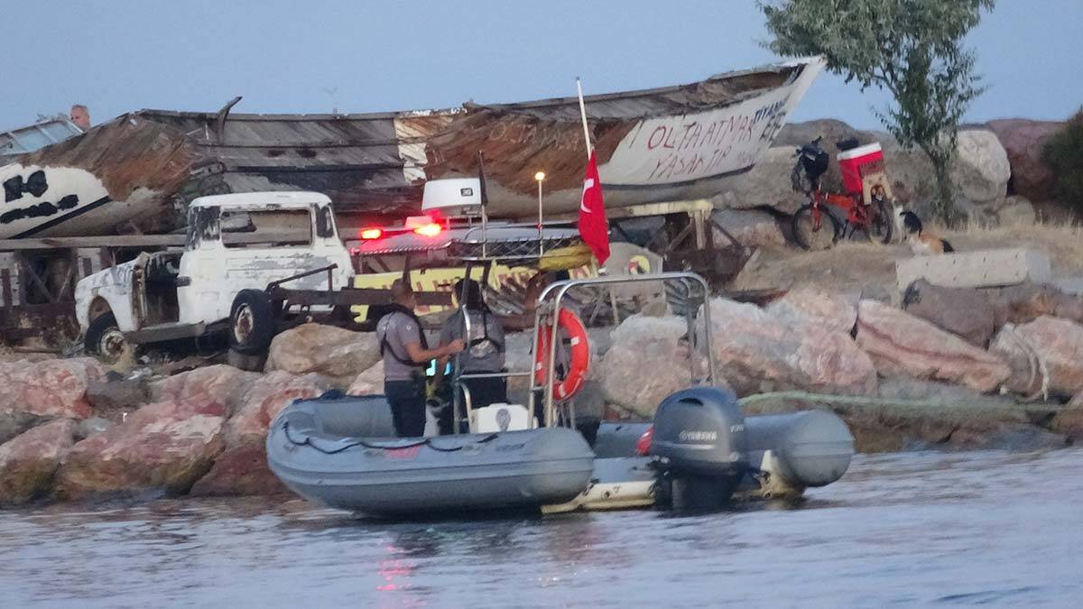 İzmir'de denizde erkek cesedi bulundu