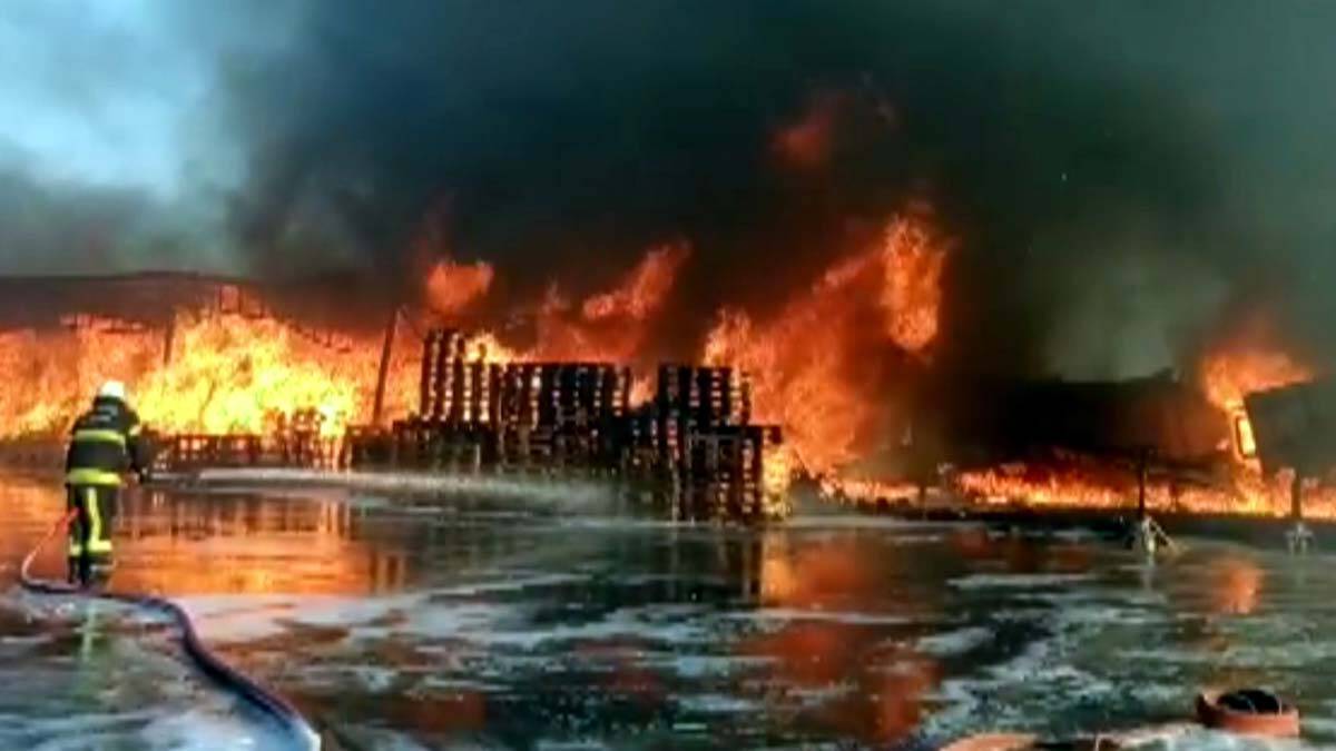 Kahramanmaraş'ta market deposu yangını