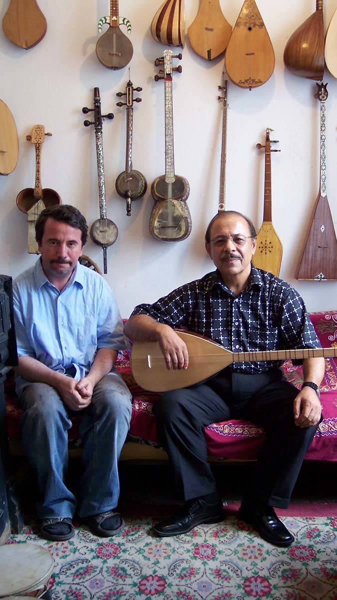 Kaybolan müzik enstrümanlarını tasarlıyor