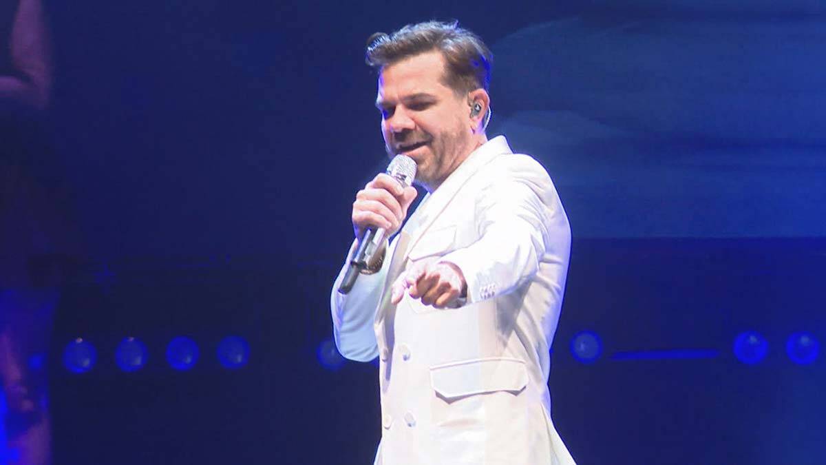 Kenan Doğulu Maslak'ta konser verdi