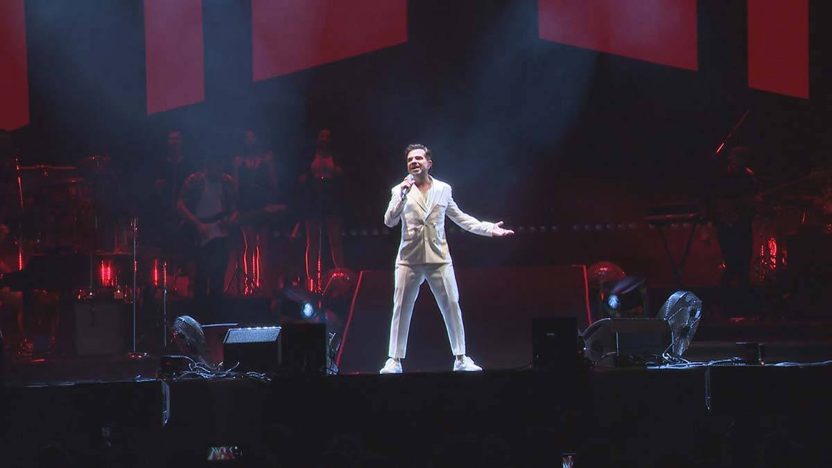 Kenan Doğulu Maslak'ta konser verdi