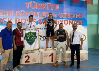 Kick boksta engel tanımayıp şampiyon oldular