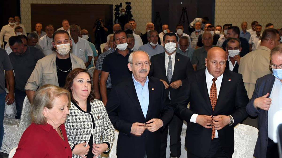 CHP Genel Başkanı Kemal Kılıçdaroğlu, son günlerde cumhurbaşkanı adaylığı tartışmalarının olduğunu belirterek, Cumhurbaşkanı 83 milyonu kucaklamalı dedi.