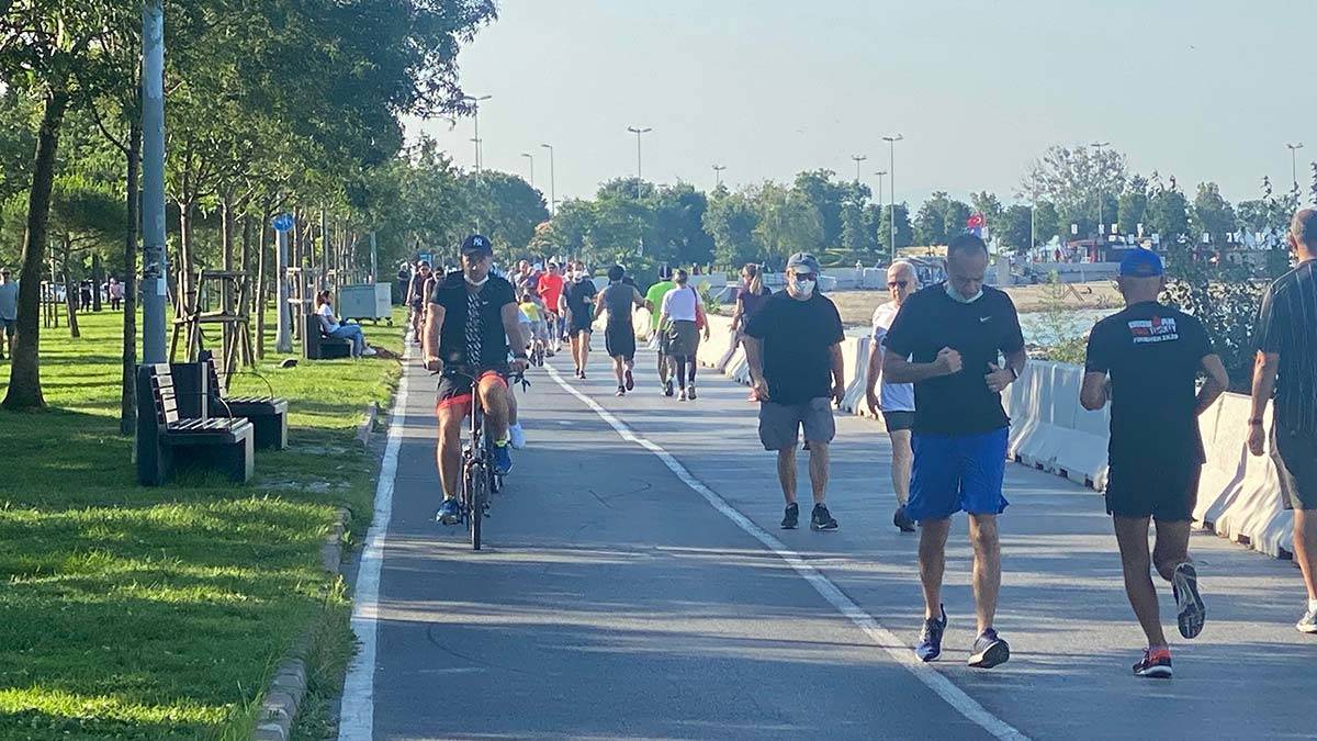 Caddebostan Sahili'ne akın ettiler