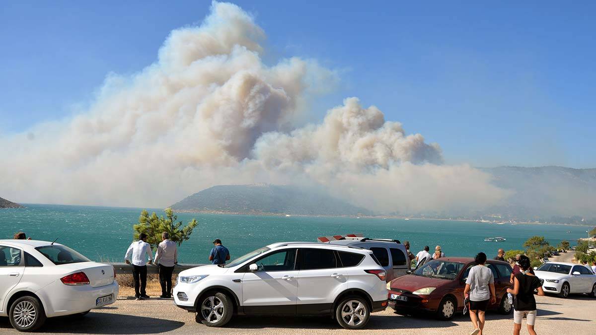 Mersin Aydıncık'ta orman yangını ikinci gününde