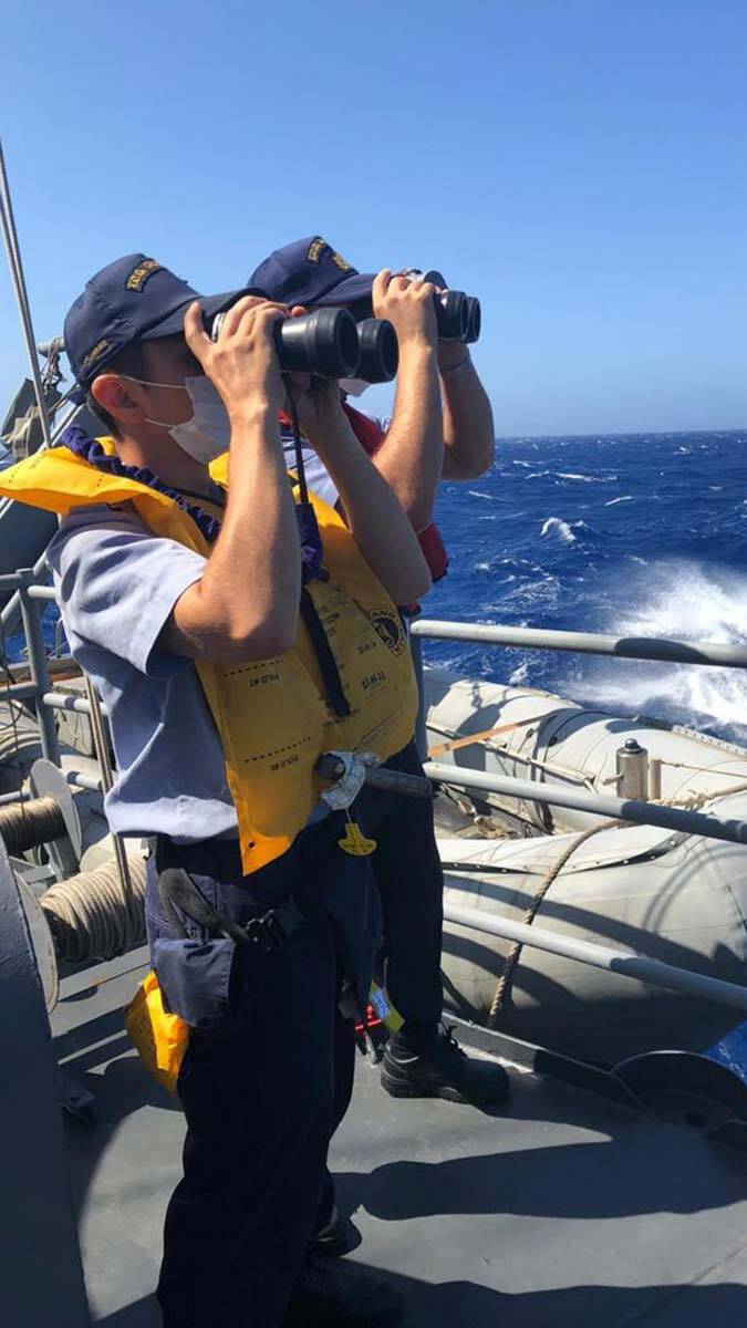 Milli Savunma Bakanlığı'ndan yapılan açıklamaya göre içinde 45 düzensiz göçmenin bulunduğu Kaş'ta tekne battı.