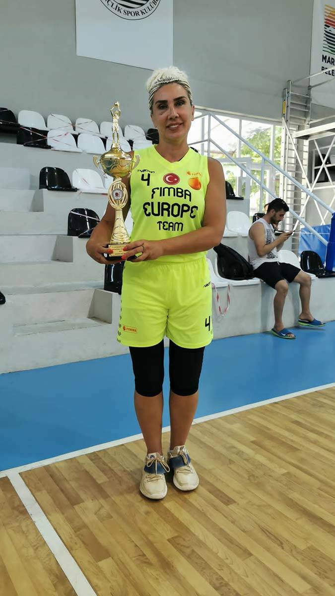 Banu Karadağlı Avrupa'nın zirvesinde