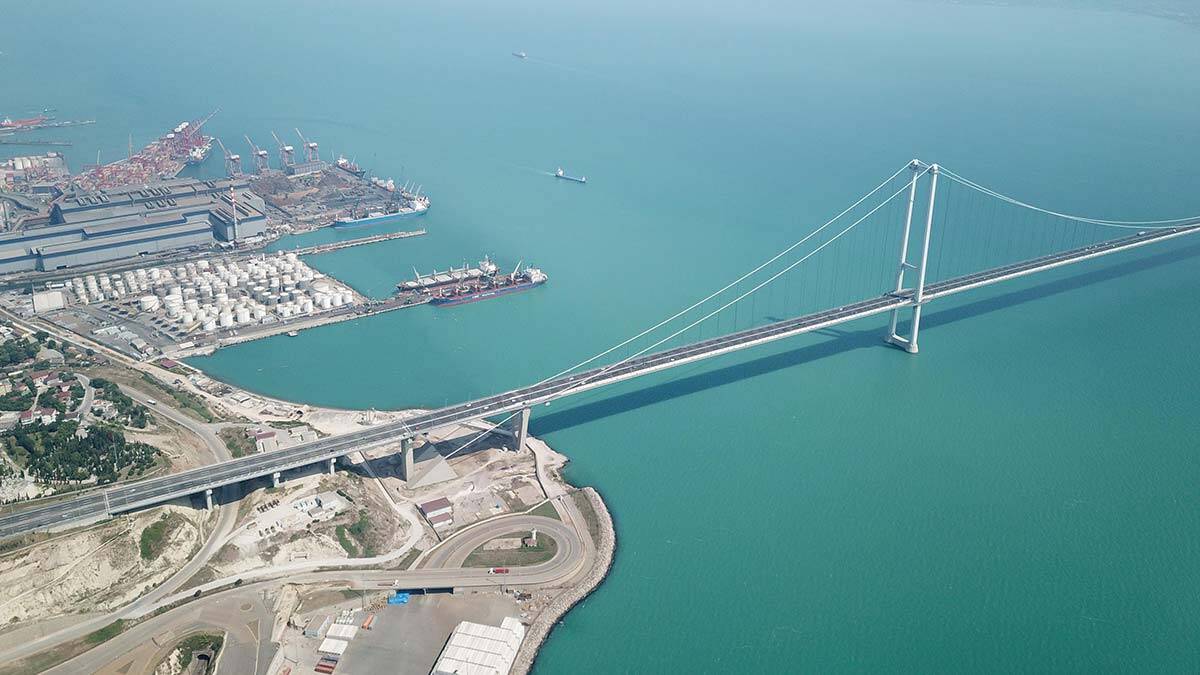 İzmit Körfezi turkuaz rengine büründü