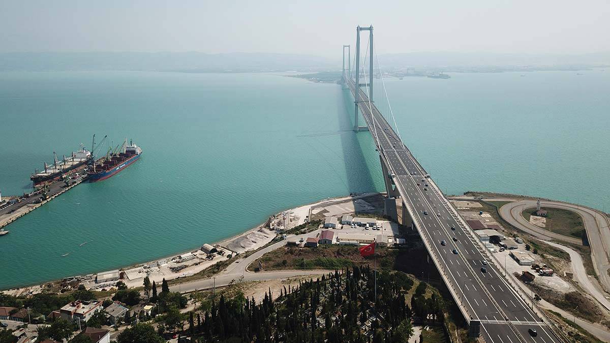 İzmit Körfezi turkuaz rengine büründü