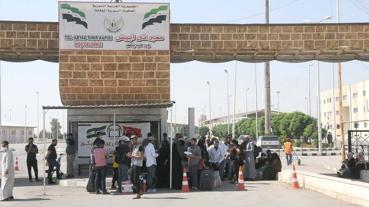 Suriyeliler Türkiye'ye dönmeye başladı