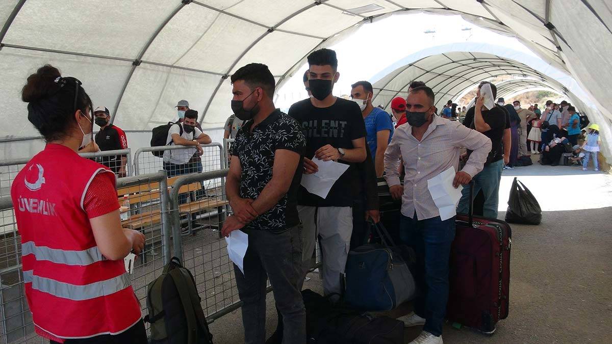 Öncüpınar Sınır Kapısı'ndan geçiş devam ediyor