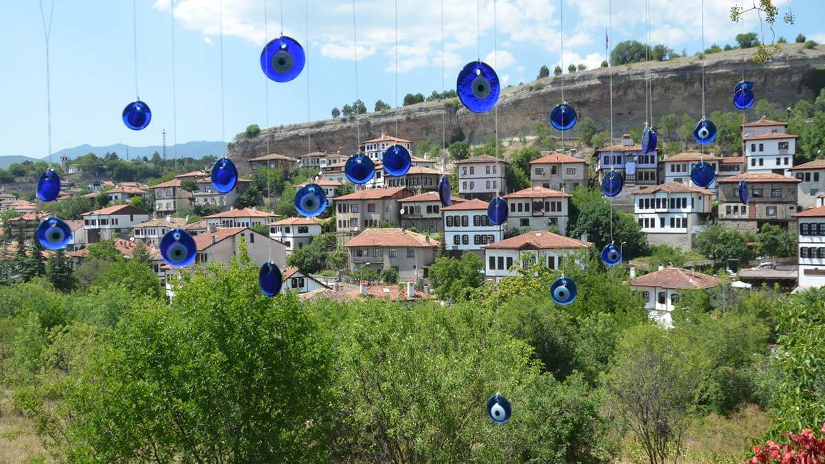 Tarihi kent Safranbolu bayramda doldu