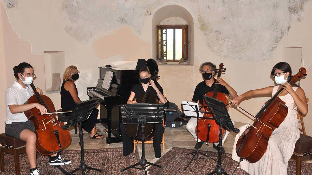 Tarihi kilise çello konserine ev sahipliği yaptı