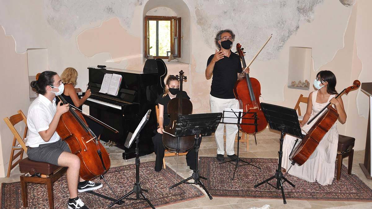 Tarihi kilise çello konserine ev sahipliği yaptı