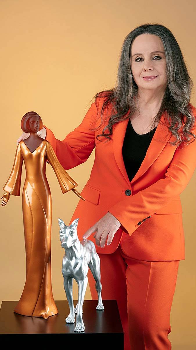 Türk heykeltraşın cam kadın heykelleri ABD’de