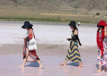 Tuz Gölü'ne yabancı turistler akın etti