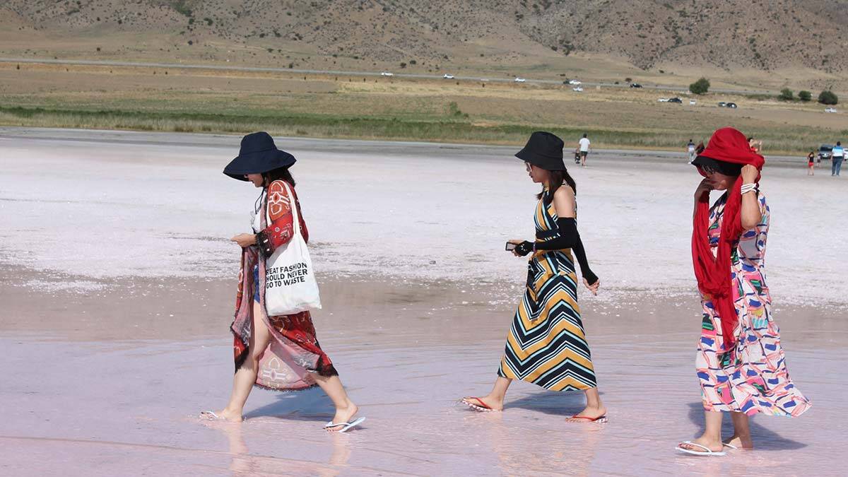 Tuz Gölü'ne yabancı turistler akın etti