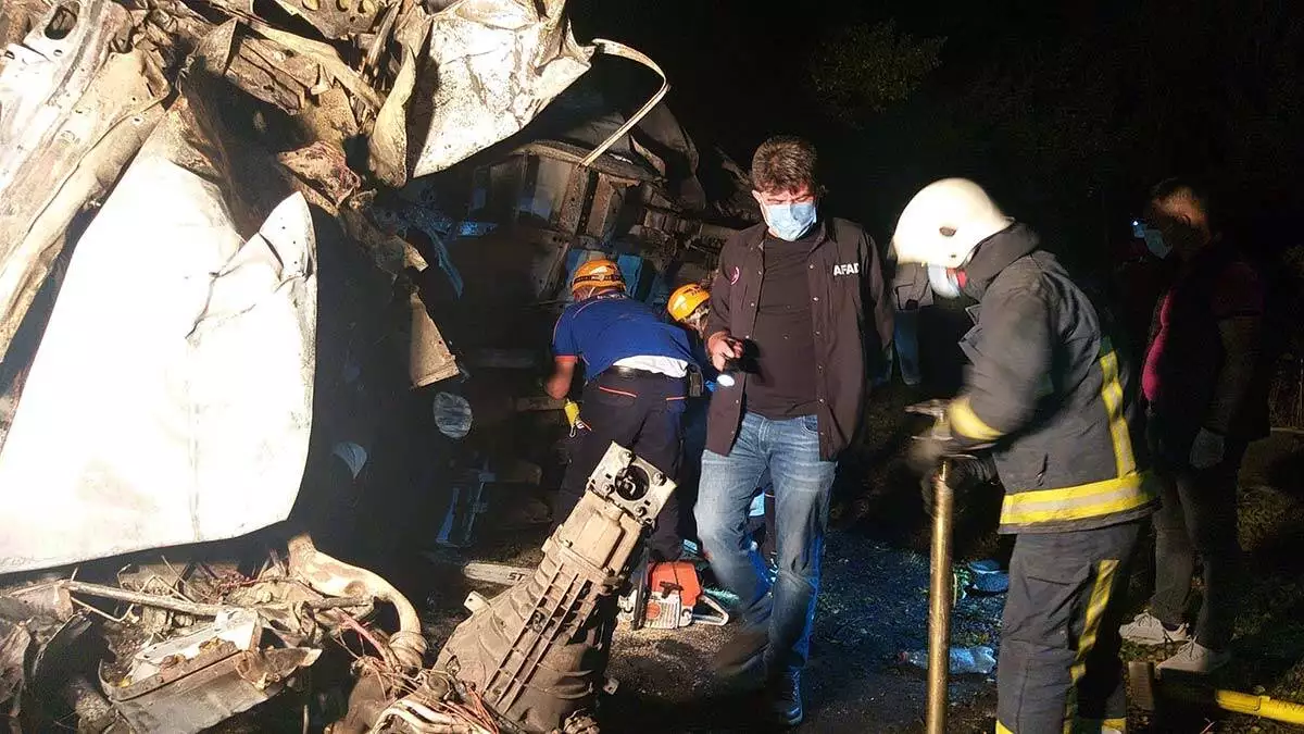 Kaçak göçmenlerin taşındığı minibüs kazası: 12 ölü