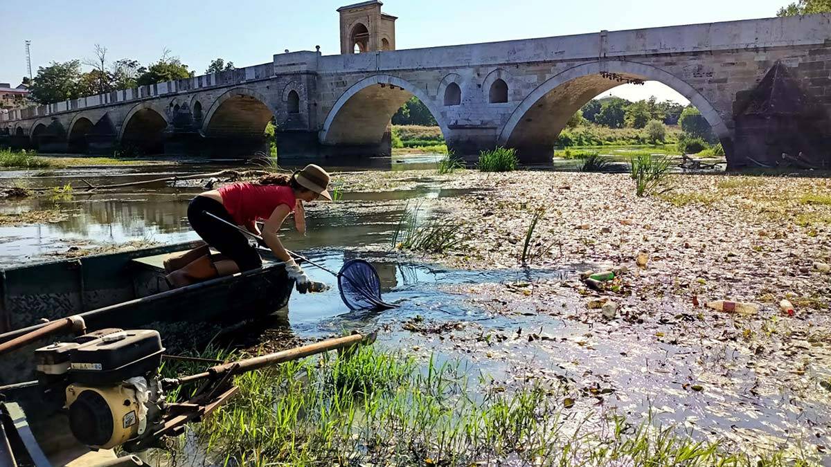Tunca Nehri ve çevresinde çevreciler temizlik yaptı