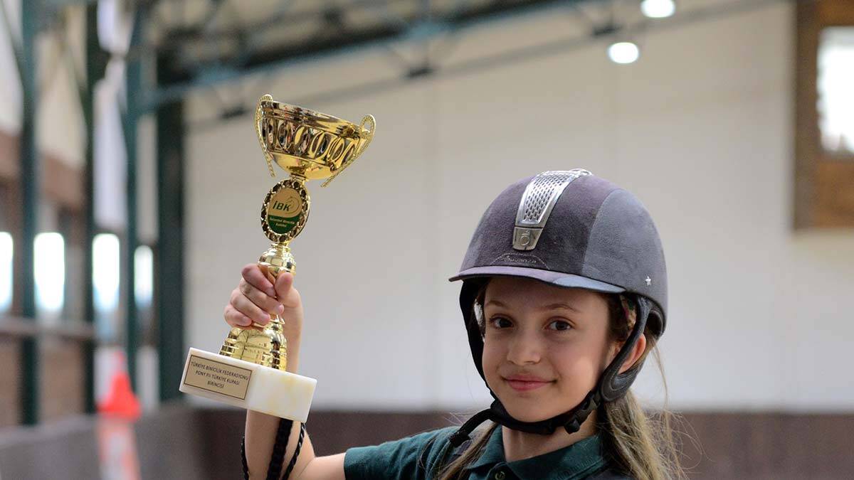 13 yaşındaki Ela Türkiye birincisi oldu