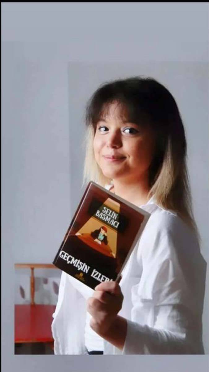Söyleşi köşemizin onur konuğu Selin Basmacı’ya eserleri ve yazma serüveni hakkında sorular sorduk bizleri kırmayarak cevapladı.