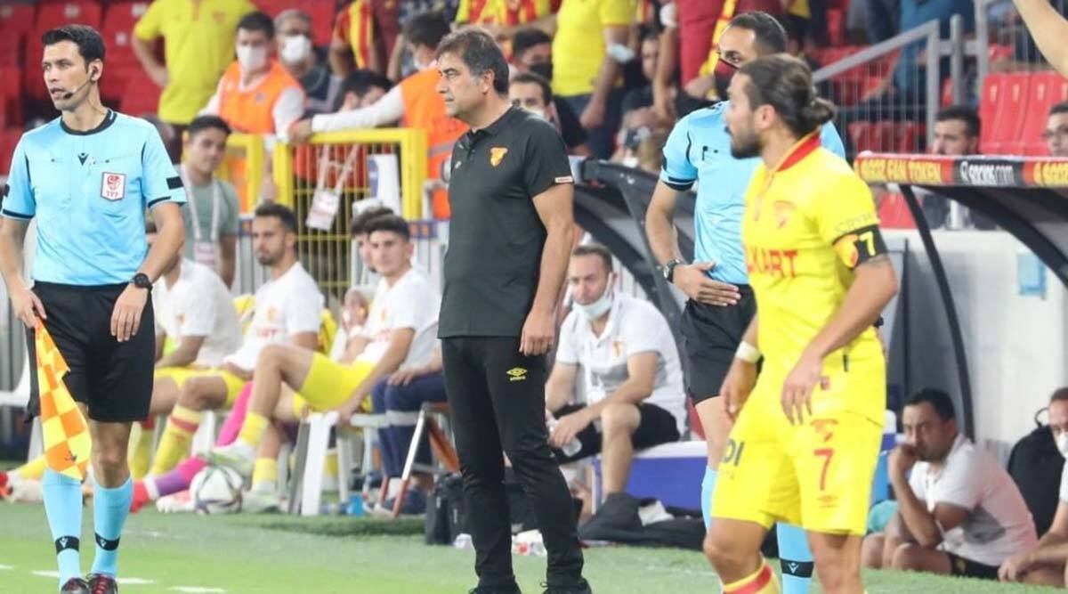 Sisifos, Yunan Mitolojisinde, yeraltı dünyasında sonsuza kadar büyük bir kayayı bir tepenin en yüksek noktasına dek yuvarlamaya mahkum edilmiş bir kraldır. 