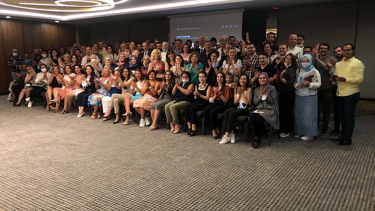 Ankara Eczacı Odası (AEO)’nın önümüzdeki eylül ayında yapılacak genel kurulu öncesi eczacı kamuoyunda heyecan dorukta. Kongrede, Oda’nın önceki dönem başkanlarından Süleyman Güneş ve Birleşik Eczacılar Grubu (BEG) yeniden aday.