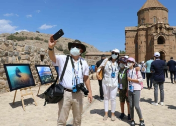 68 ülkeden 150 büyükelçi Van'a geldi