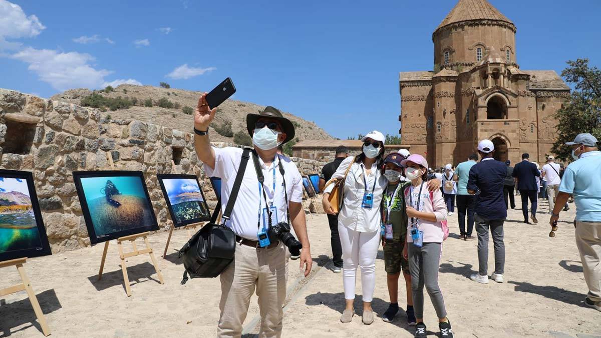 68 ülkeden 150 büyükelçi Van'a geldi