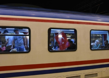 99 öğrenci taşıyan Zafer Treni Eskişehir'e ulaştı