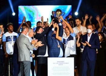 Adana Demirspor kupa töreni düzenledi