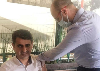Ağrı Sağlık Müdürü toplantı sonrası aşı uyguladı