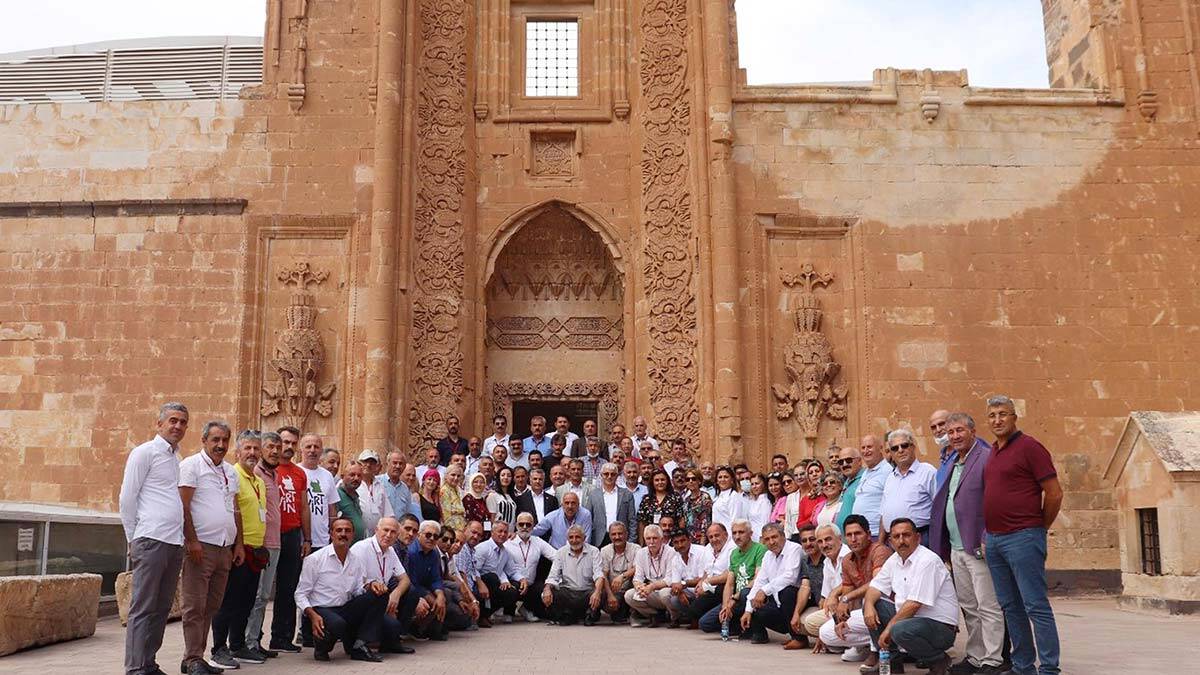 Ağrı'da 154 muhtar halay çekti