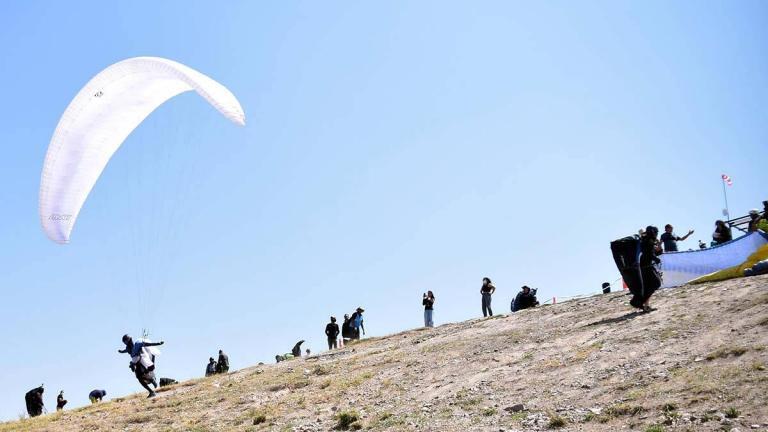Ali Dağı Yamaç Paraşütü Mesafe Yarışması başladı