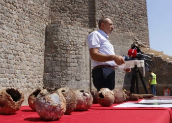 Amida Höyük'te bulunan el bombaları sergilendi