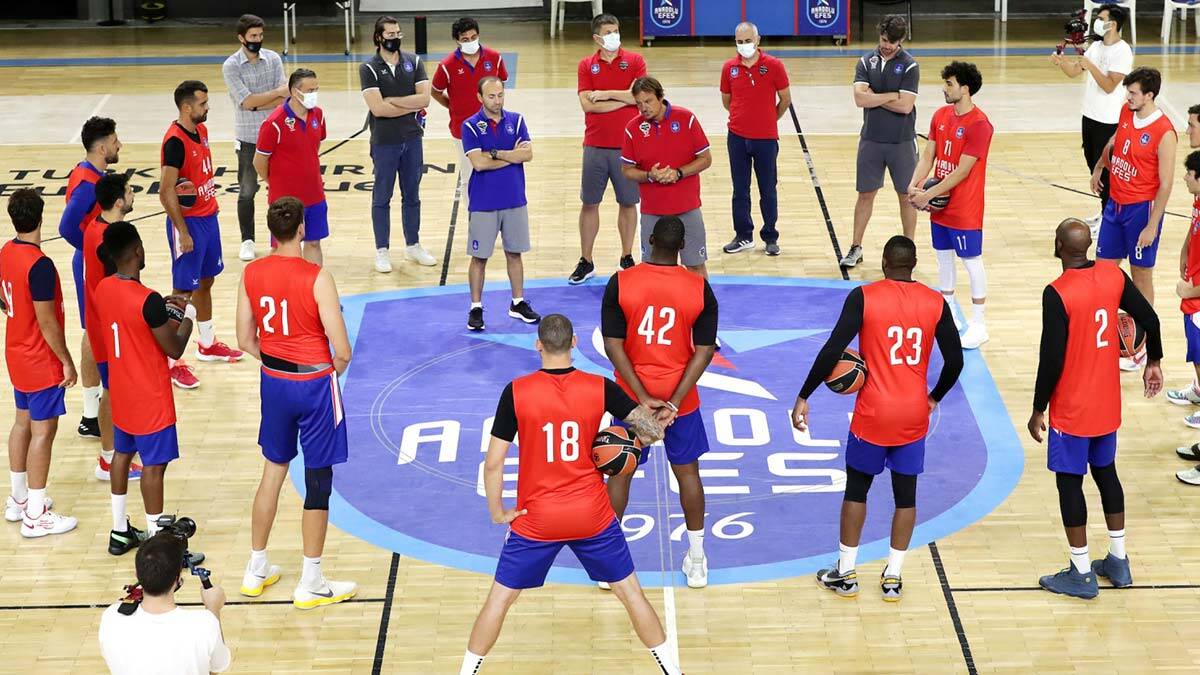 Anadolu Efes sezonu açtı