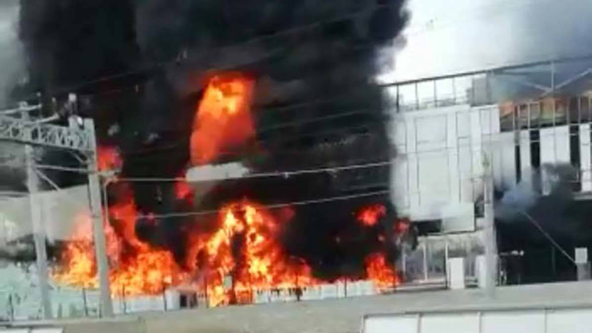 Ankara'da hastane inşaatında yangın korkuttu
