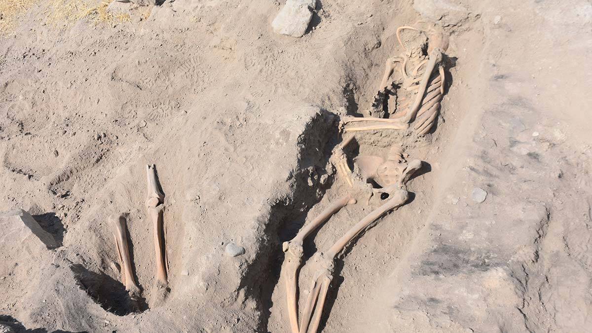 Arslantepe Höyüğü'nde bin yıllık mezarlar bulundu