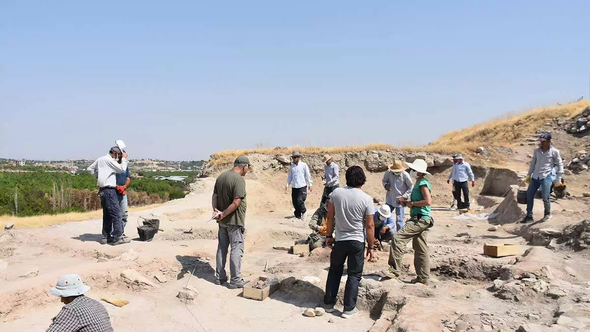 Arslantepe hoyugunde bin yillik mezarlar bulundu 2 - kültür ve sanat - haberton