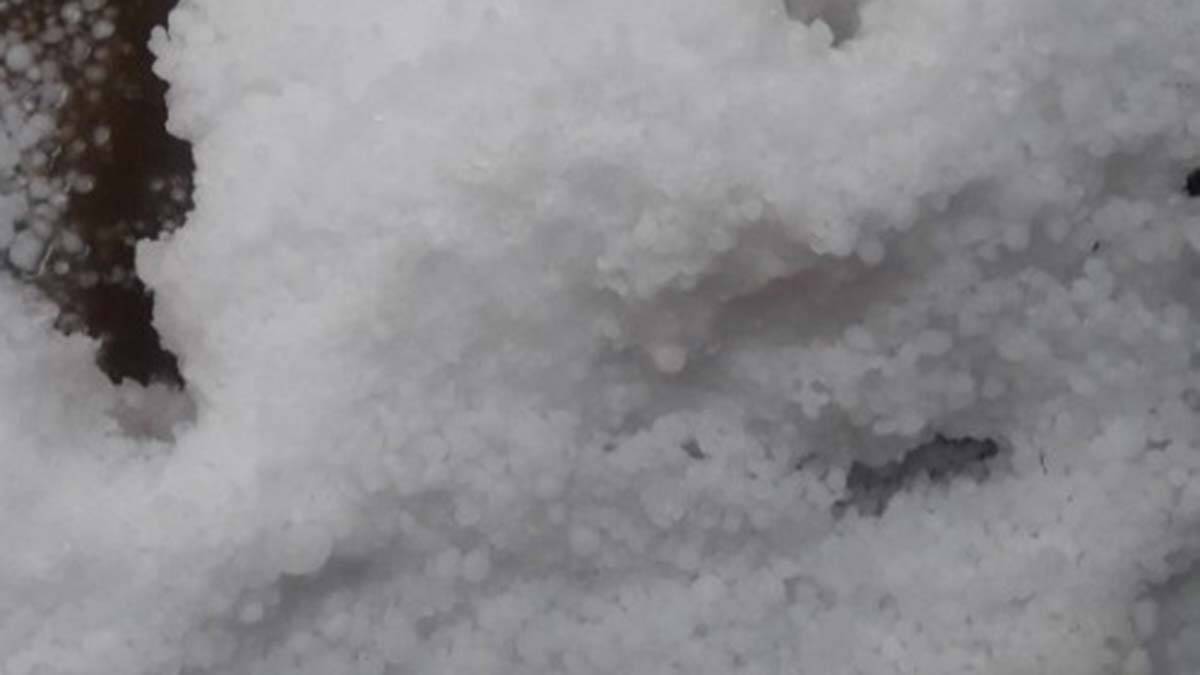 Artvin'de sağanak sonrası dolu yağdı