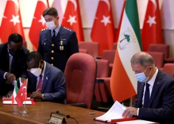 Bakan Akar'la Ekvator Ginesi bakanı anlaşma imzaladı