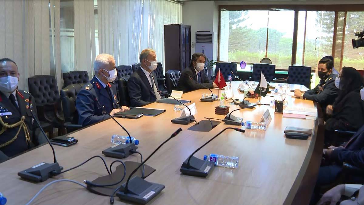 Bakan Hulusi Akar Pakistanlı mevkidaşı ile görüştü