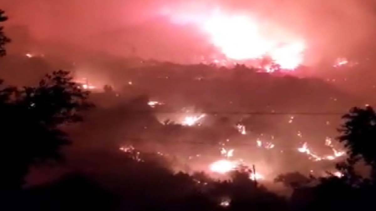 Bakan Pakdemirli: 6 ilde 13 yangın devam ediyor