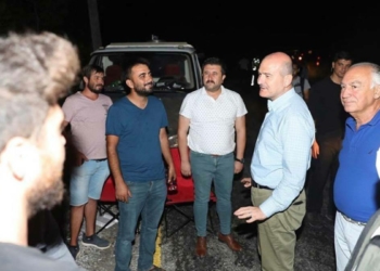 Bakan Soylu yangın bölgesinde_2