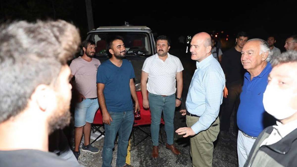 Bakan Soylu yangın bölgesinde_2