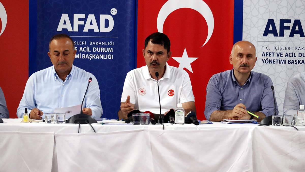 Bakanlar yangın bölgesinde son durumu paylaştı