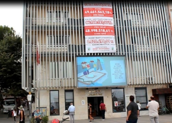 Belediye gelir-gider tablosunu afişle halka duyurdu