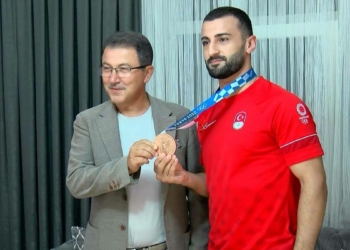 Bronz madalyalı Aktaş’a Belediye Başkanı ziyareti
