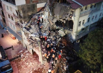 Bursa'da deprem tatbikatında 4 katlı bina yıkıldı