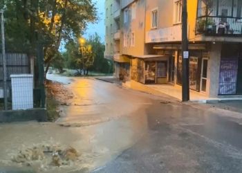 Bursa'da sağanak ev ve iş yerlerine zarar verdi
